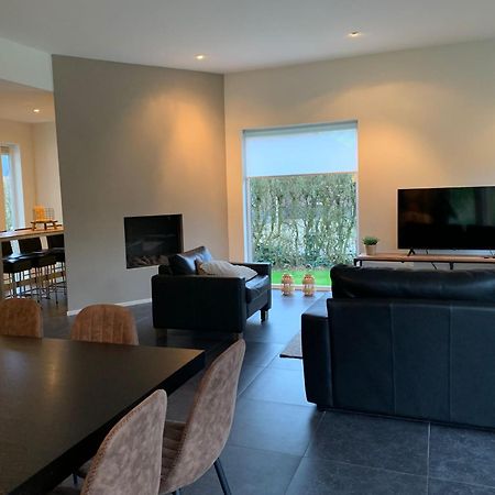 Villa Riverside Met Hottub, Eigen Aanlegsteiger, Zwemtrap, Trampoline En Kano'S Zeewolde Kültér fotó