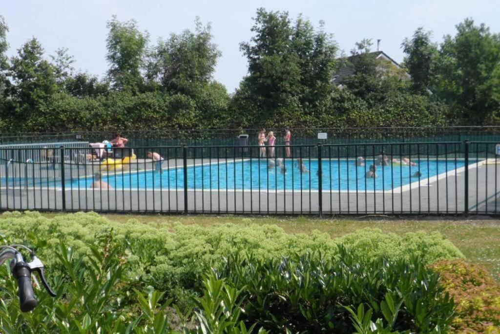 Villa Riverside Met Hottub, Eigen Aanlegsteiger, Zwemtrap, Trampoline En Kano'S Zeewolde Kültér fotó