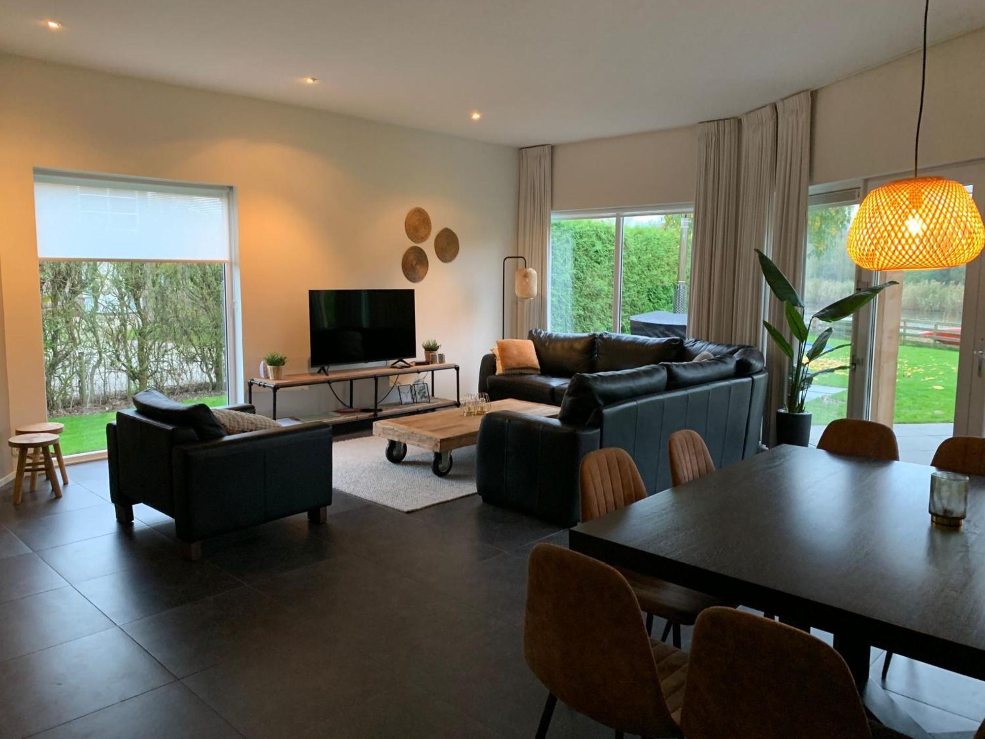 Villa Riverside Met Hottub, Eigen Aanlegsteiger, Zwemtrap, Trampoline En Kano'S Zeewolde Kültér fotó
